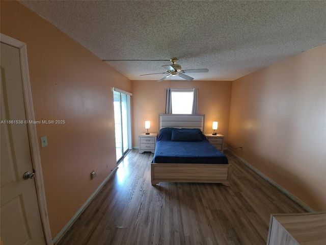 661 N University Dr 1-302, Pembroke Pines, FL 33024