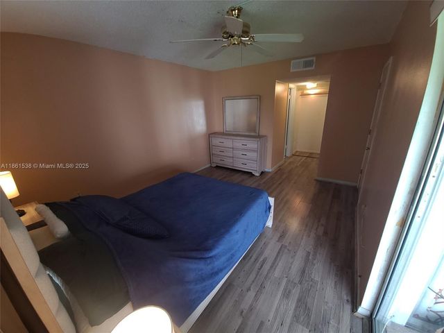 661 N University Dr 1-302, Pembroke Pines, FL 33024