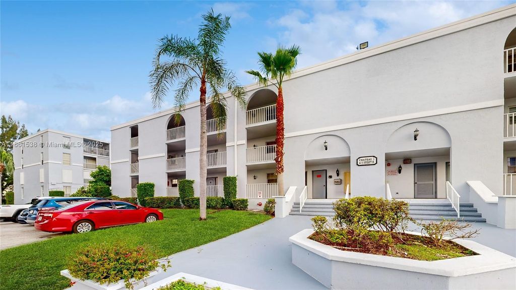 661 N University Dr 1-302, Pembroke Pines, FL 33024