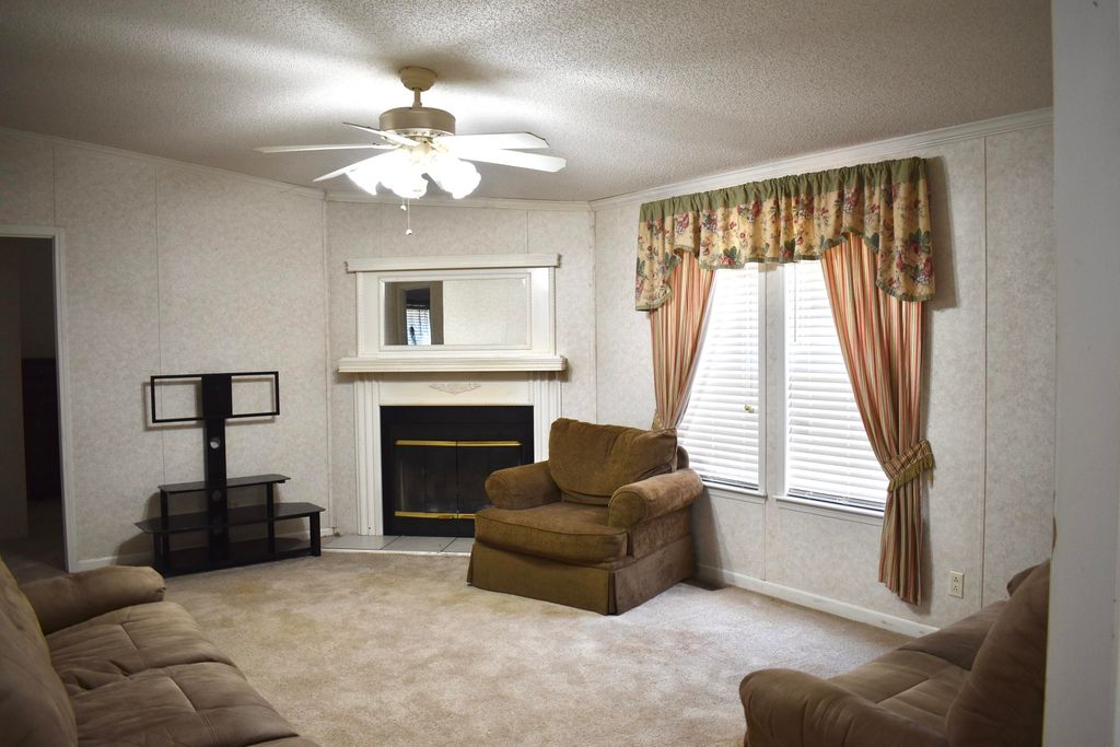 Image 15 of property listing at 1135 Birch Drive, Summerton, SC 29148