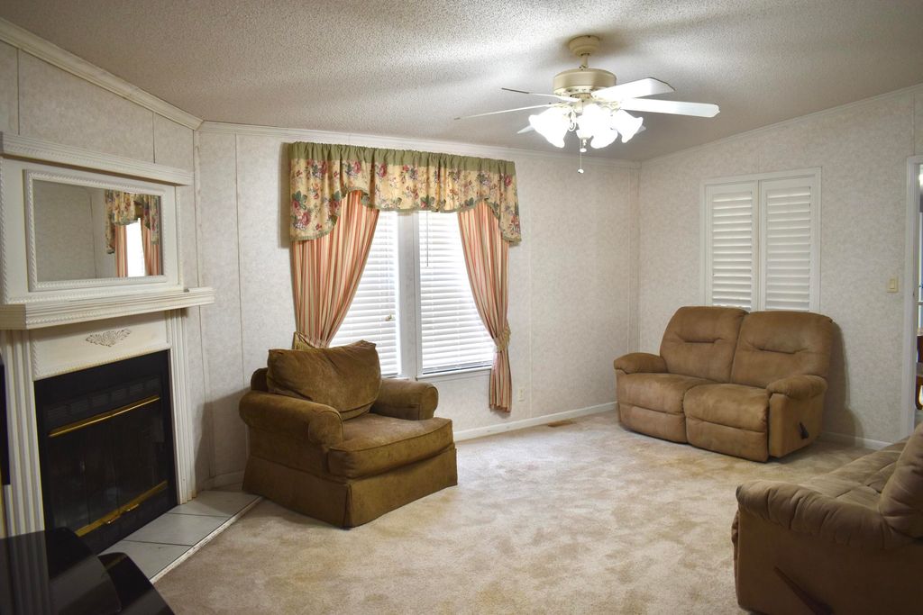 Image 16 of property listing at 1135 Birch Drive, Summerton, SC 29148