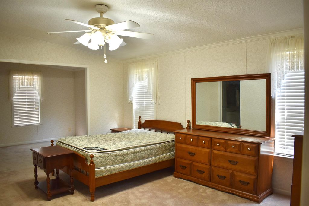 Image 17 of property listing at 1135 Birch Drive, Summerton, SC 29148