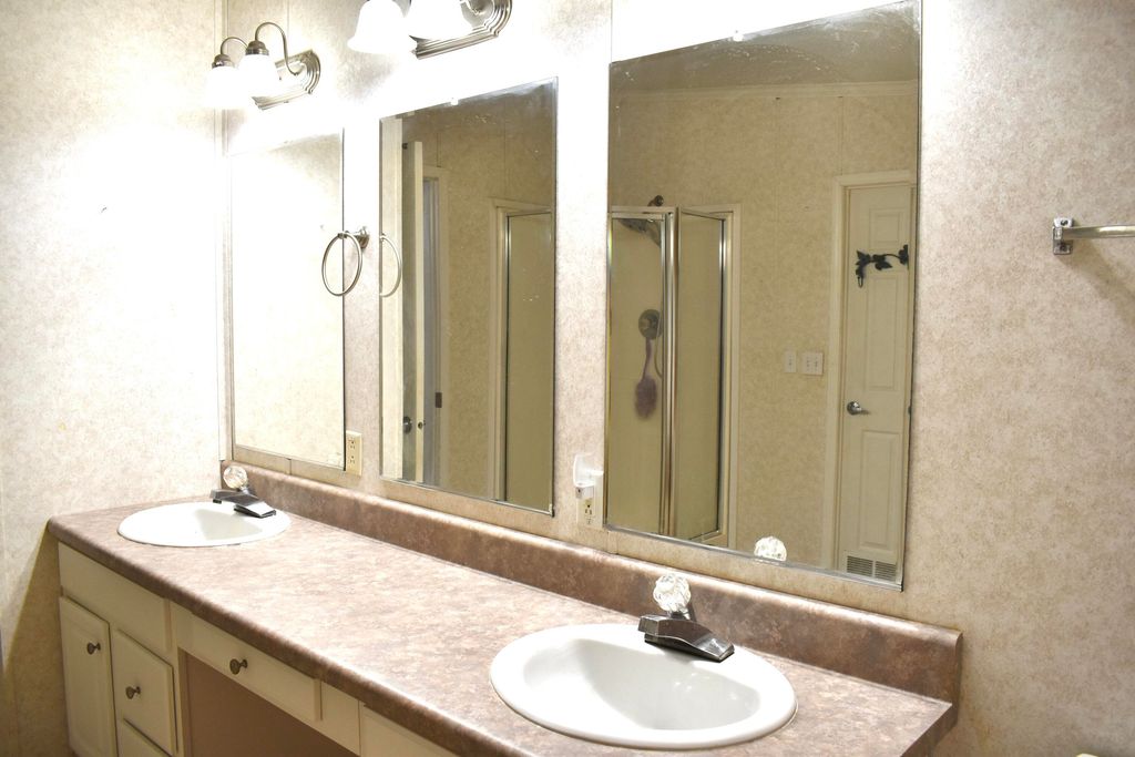 Image 25 of property listing at 1135 Birch Drive, Summerton, SC 29148