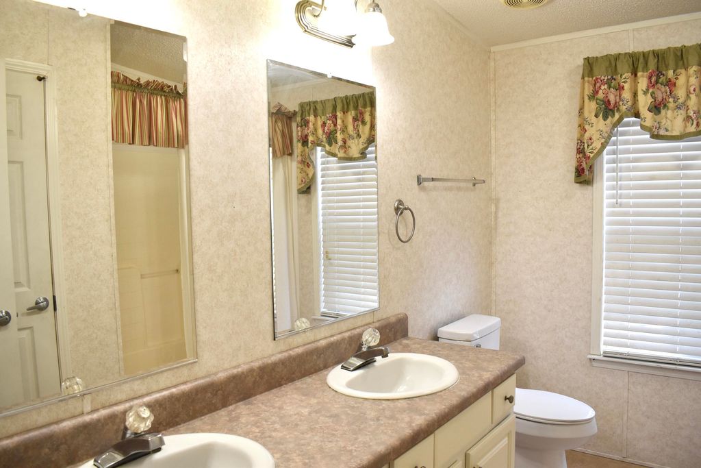 Image 32 of property listing at 1135 Birch Drive, Summerton, SC 29148