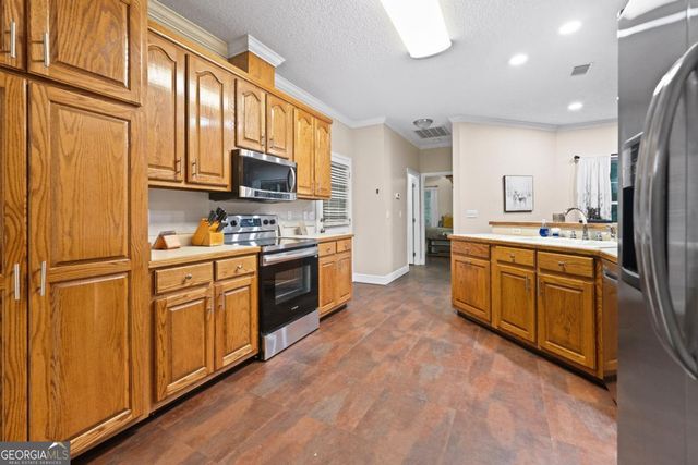 2784 Autumn Ridge Lane, Waycross, GA 31501