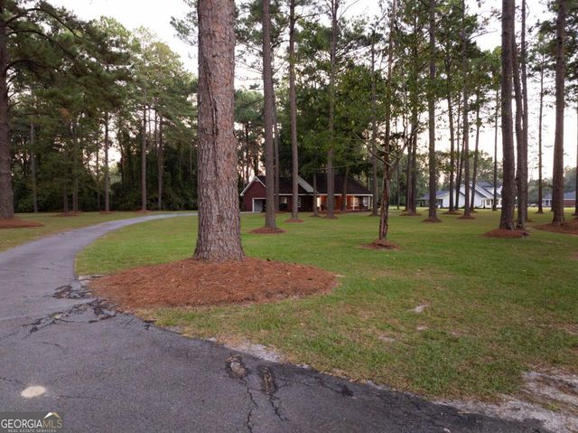 2784 Autumn Ridge Lane, Waycross, GA 31501