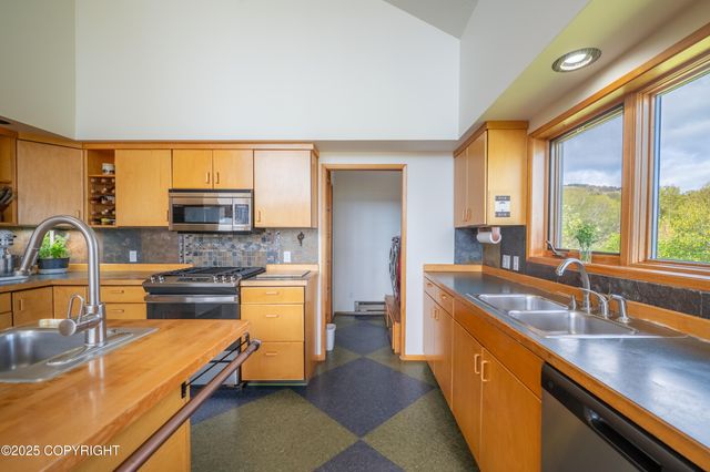 2435 Paradise Place, Homer, AK 99603