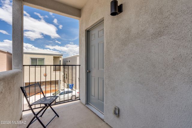 168 E Stone Court, Tucson, AZ 85705
