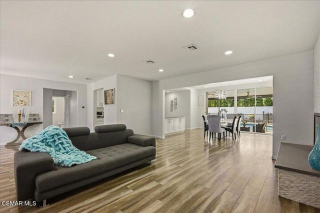 19130 Sylvan Street, Tarzana, CA 91335
