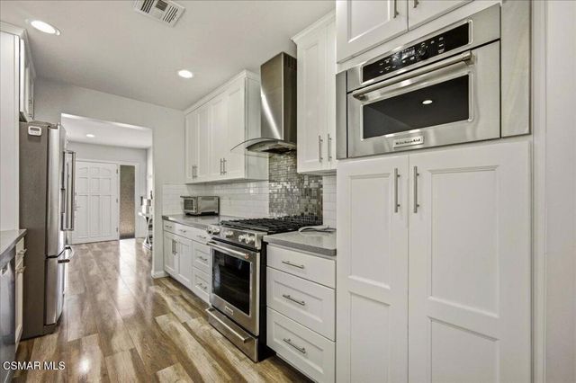 19130 Sylvan Street, Tarzana, CA 91335