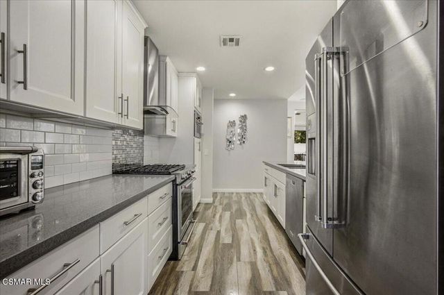 19130 Sylvan Street, Tarzana, CA 91335