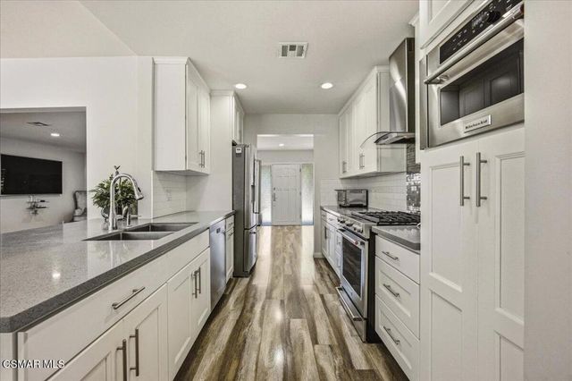 19130 Sylvan Street, Tarzana, CA 91335