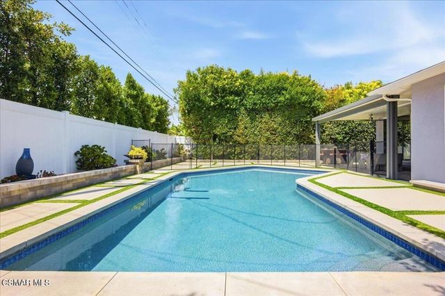 19130 Sylvan Street, Tarzana, CA 91335