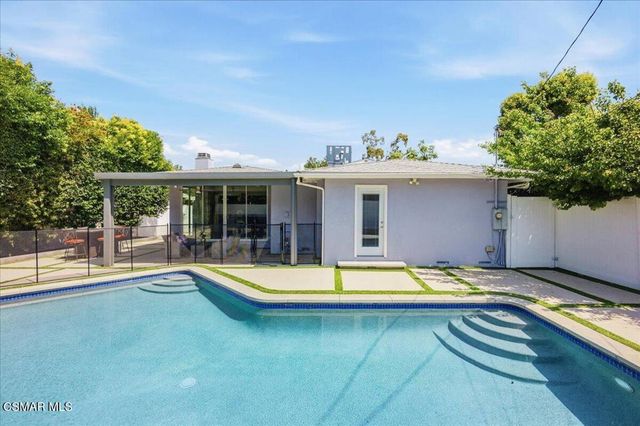 19130 Sylvan Street, Tarzana, CA 91335