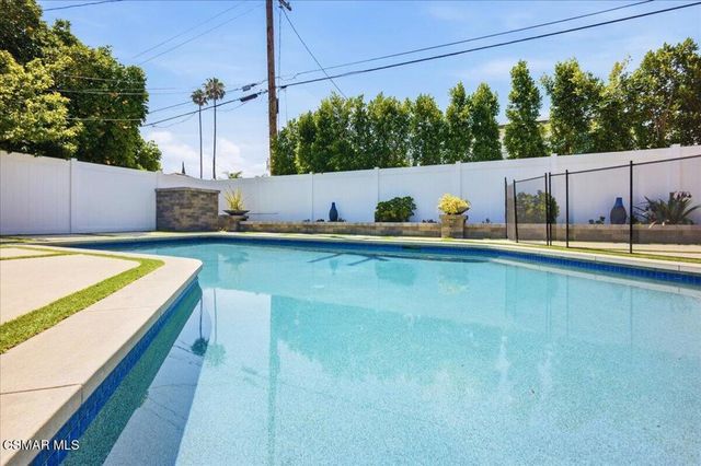 19130 Sylvan Street, Tarzana, CA 91335