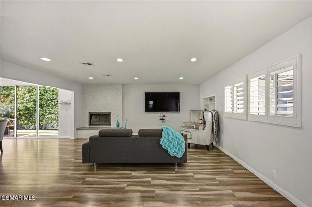 19130 Sylvan Street, Tarzana, CA 91335