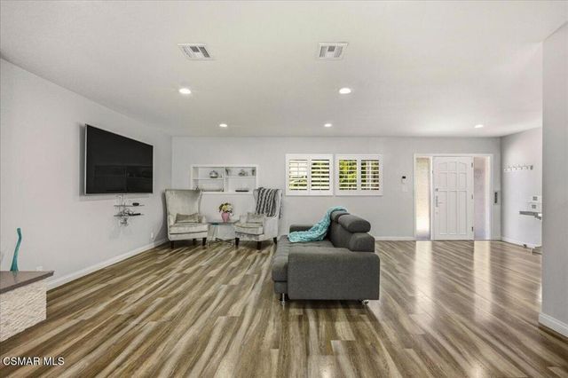 19130 Sylvan Street, Tarzana, CA 91335