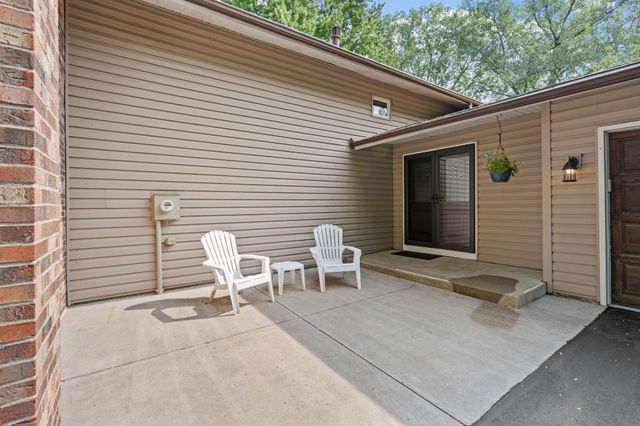 2821 Saddlebrooke Circle, Minnetonka, MN 55305