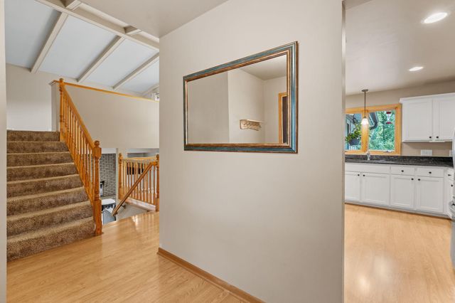 2821 Saddlebrooke Circle, Minnetonka, MN 55305
