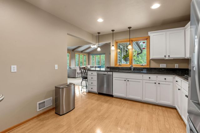 2821 Saddlebrooke Circle, Minnetonka, MN 55305