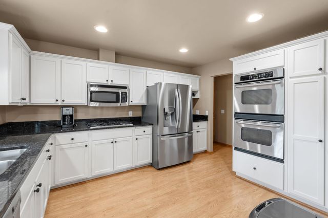 2821 Saddlebrooke Circle, Minnetonka, MN 55305