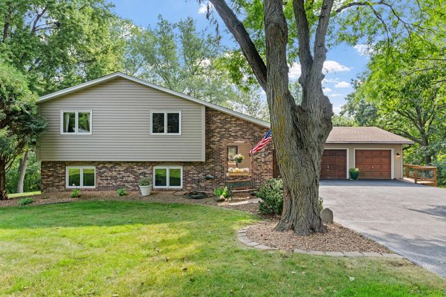 2821 Saddlebrooke Circle, Minnetonka, MN 55305