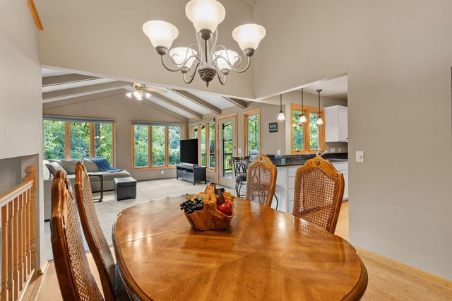 2821 Saddlebrooke Circle, Minnetonka, MN 55305