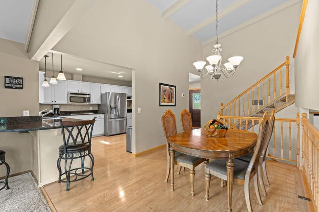 2821 Saddlebrooke Circle, Minnetonka, MN 55305