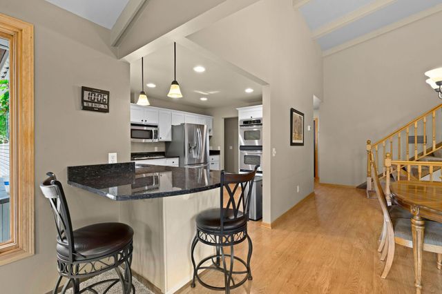2821 Saddlebrooke Circle, Minnetonka, MN 55305