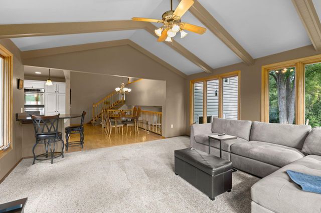 2821 Saddlebrooke Circle, Minnetonka, MN 55305