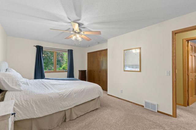 2821 Saddlebrooke Circle, Minnetonka, MN 55305