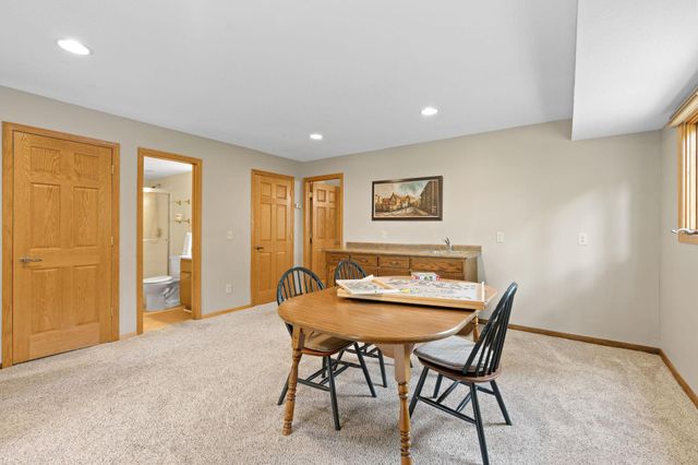 2821 Saddlebrooke Circle, Minnetonka, MN 55305