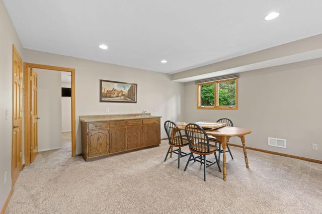 2821 Saddlebrooke Circle, Minnetonka, MN 55305