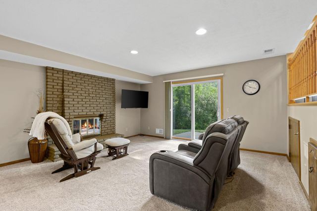2821 Saddlebrooke Circle, Minnetonka, MN 55305