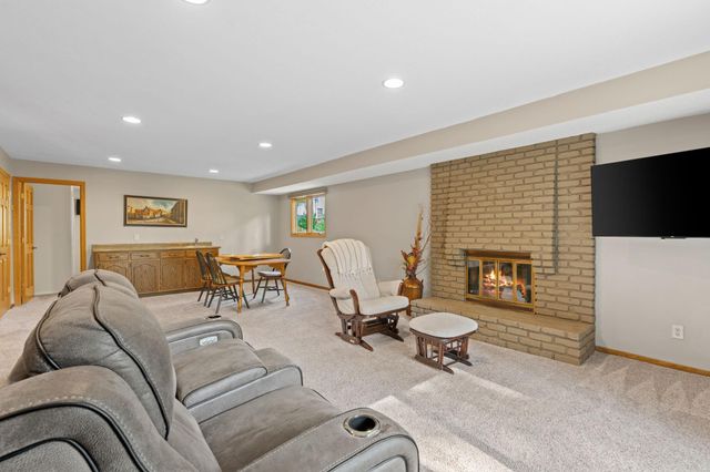 2821 Saddlebrooke Circle, Minnetonka, MN 55305