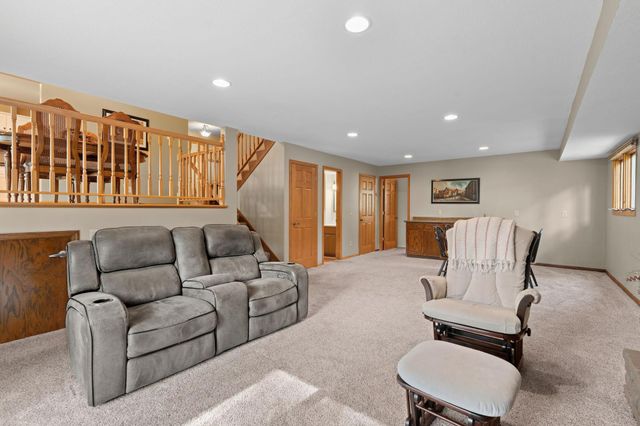 2821 Saddlebrooke Circle, Minnetonka, MN 55305