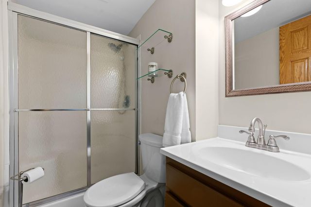 2821 Saddlebrooke Circle, Minnetonka, MN 55305