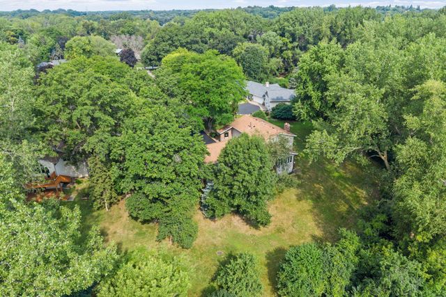 2821 Saddlebrooke Circle, Minnetonka, MN 55305