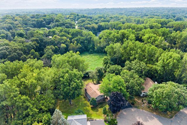 2821 Saddlebrooke Circle, Minnetonka, MN 55305