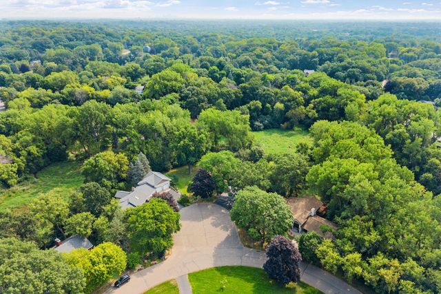 2821 Saddlebrooke Circle, Minnetonka, MN 55305