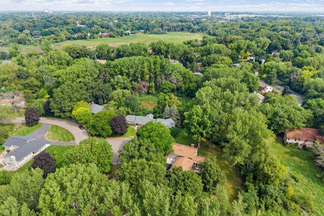 2821 Saddlebrooke Circle, Minnetonka, MN 55305