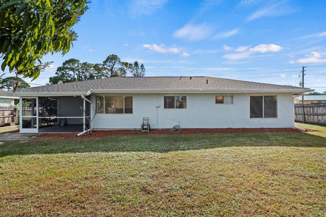 433 SE Seahouse Drive, Port St Lucie, FL 34983