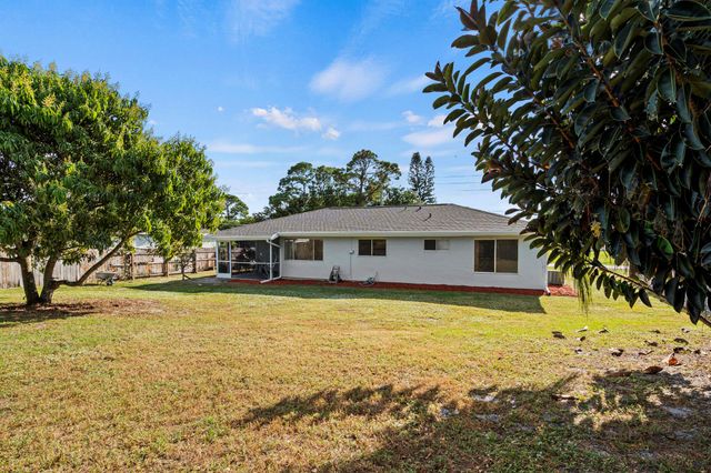 433 SE Seahouse Drive, Port St Lucie, FL 34983