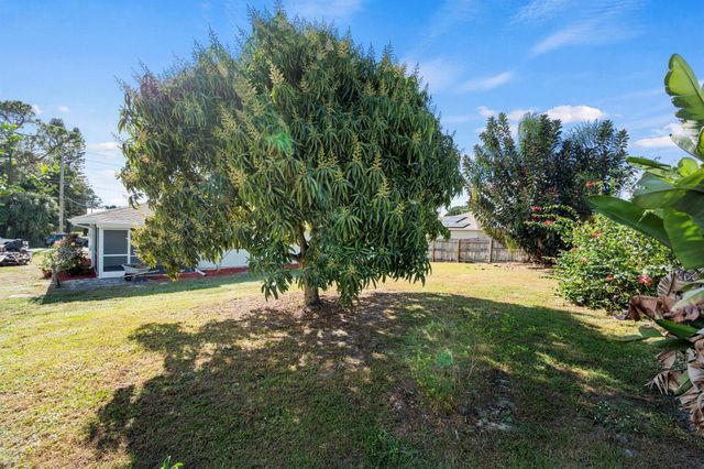 433 SE Seahouse Drive, Port St Lucie, FL 34983