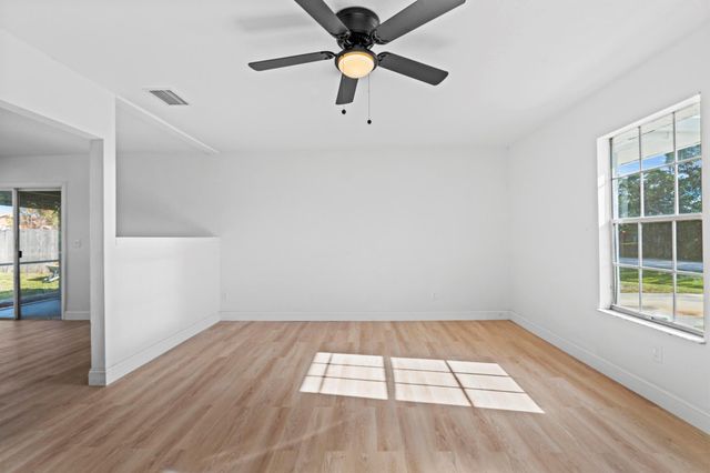 433 SE Seahouse Drive, Port St Lucie, FL 34983