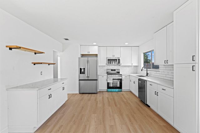 433 SE Seahouse Drive, Port St Lucie, FL 34983