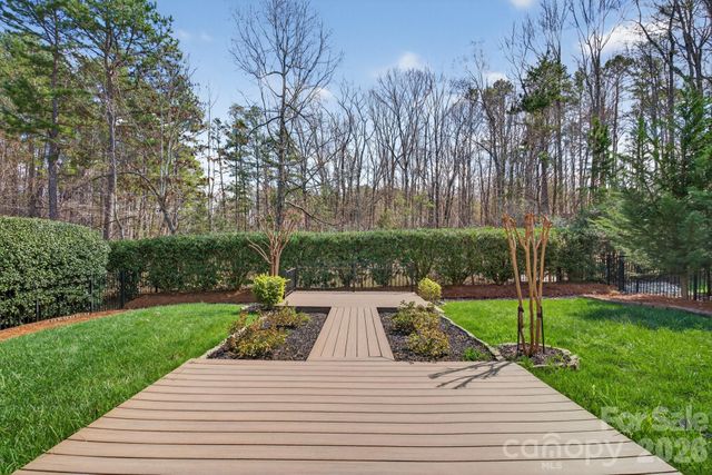 9815 Avenal Lane, Charlotte, NC 28270