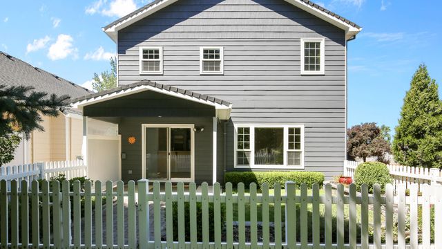 369 Meadow Drive, Ashland, OR 97520