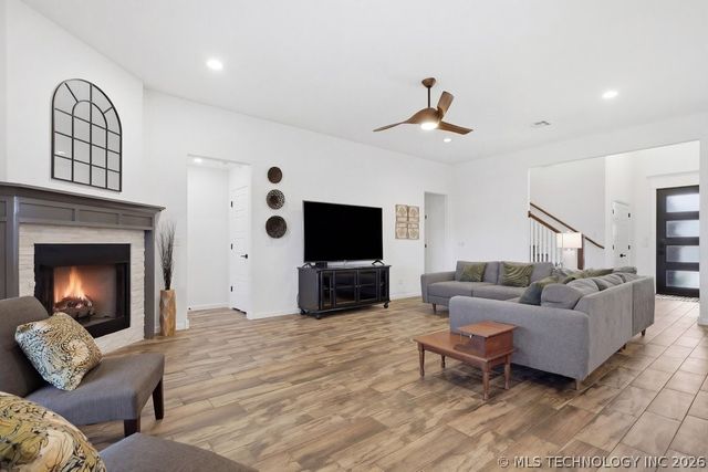 2202 W 117th Place S, Jenks, OK 74037