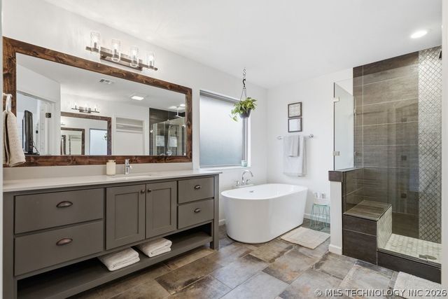 2202 W 117th Place S, Jenks, OK 74037